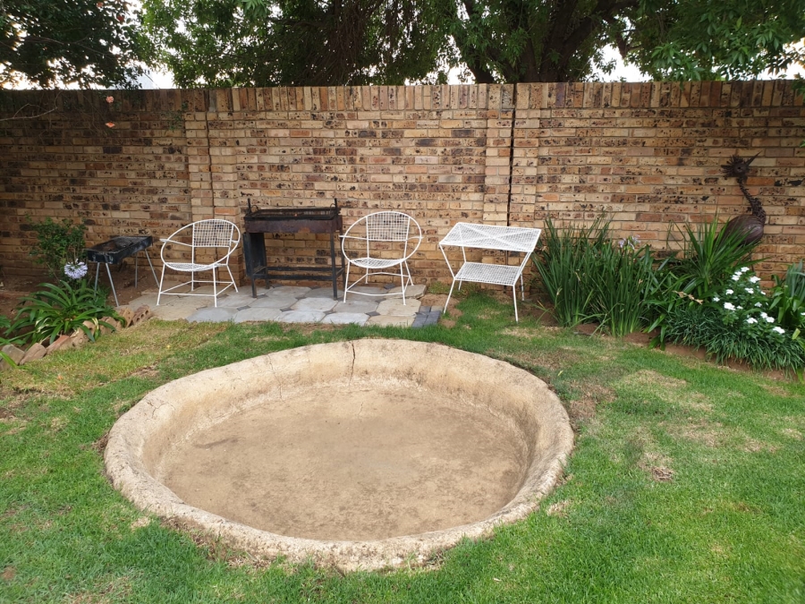 4 Bedroom Property for Sale in La Hoff North West